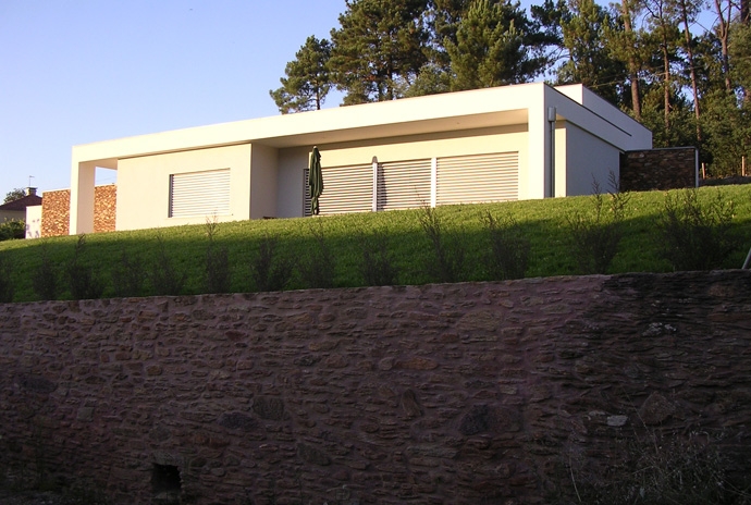 O projecto... o aço corten, a pedra, o reboco... o edifício