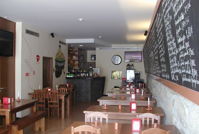 Bar em espaço de edifício